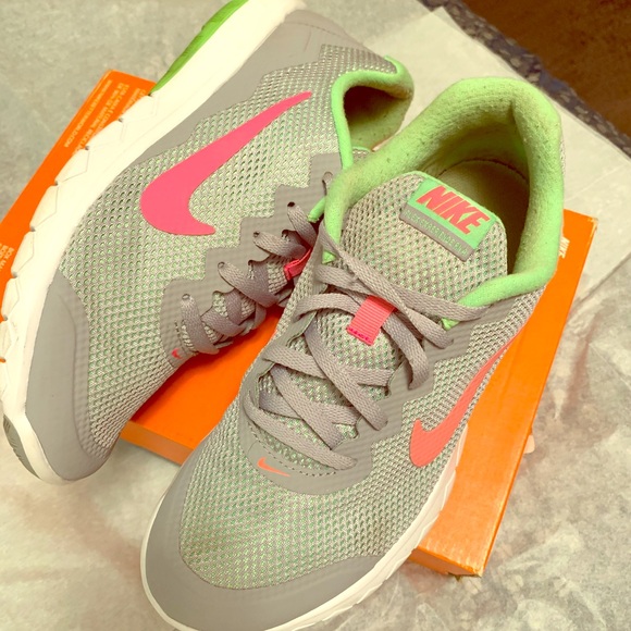 Nike Shoes - Nike Women’s Flex Experience RN 4 (Size 7)